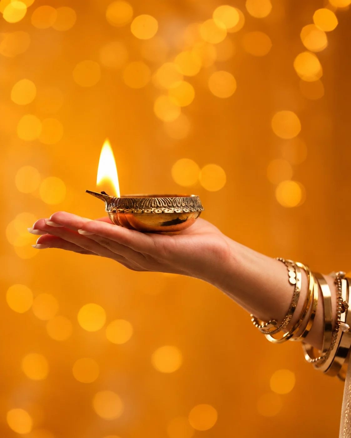 Deepavali in Sri Lanka: how the day unfolds, where to see it, and how to travel around it